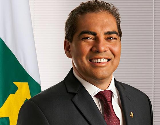 فيديو مضحك ومحرج: كيف وقعت أسنان السناتور أثناء خطابه بمجلس الشيوخ؟ صورة رقم 3