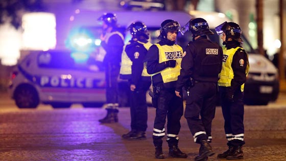  داعش يتبنى هجوم الشانزلزيه بباريس وهولاند وترامب يدعيان الى التيقظ صورة رقم 14