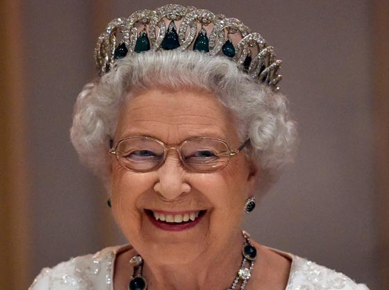   اكبر ملكات العالم سنا تحظى بأصغر وابسط عيد ميلاد! صورة رقم 10