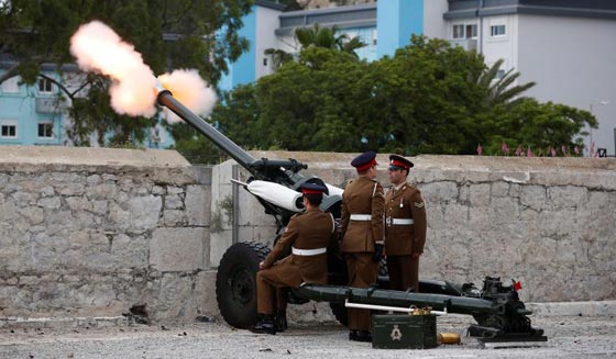   اكبر ملكات العالم سنا تحظى بأصغر وابسط عيد ميلاد! صورة رقم 5