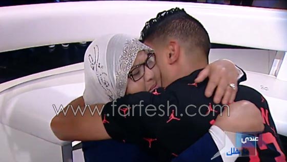 مؤثر جدا.. شاب يتوسل لامه بأن تأخذ كليته لتكمل حياتها ويبكي الجمهور صورة رقم 12