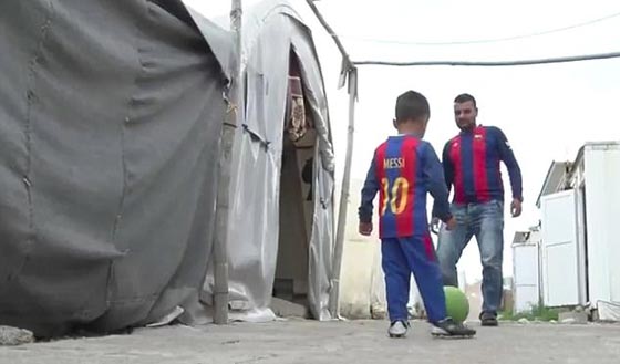 داعش يخطف طفلا عراقيا لأن اسمه ميسي ويسجنه لمدة عامين! صورة رقم 4