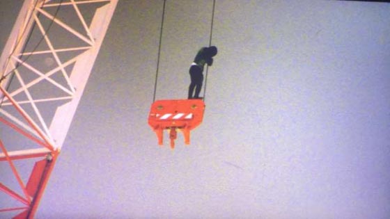 بالفيديو.. عملية إنقاذ إمرأة معلقة في الهواء في كندا صورة رقم 7