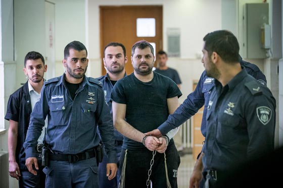 اسرائيل تعفيهم من الضرائب وهم يمولون إرهابيين لقتل اطفال فلسطين! صورة رقم 1