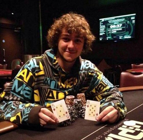  فيديو يرصد لحظة قيام شاب بترك حقيبة متفجرات داخل قطار! صورة رقم 3