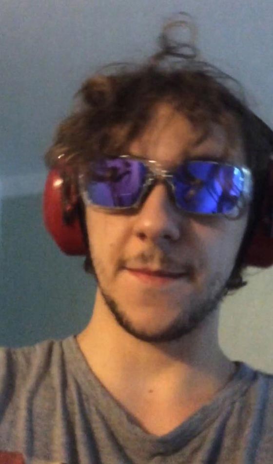  فيديو يرصد لحظة قيام شاب بترك حقيبة متفجرات داخل قطار! صورة رقم 5