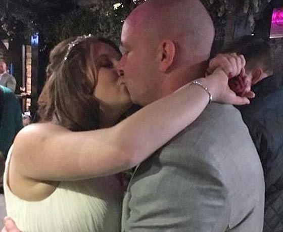 (الوحش) يتعقب فتاة قبل ان يغتصبها ويتزوج من اخرى بعد ساعات! فيديو صورة رقم 1