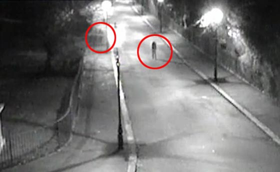 (الوحش) يتعقب فتاة قبل ان يغتصبها ويتزوج من اخرى بعد ساعات! فيديو صورة رقم 4