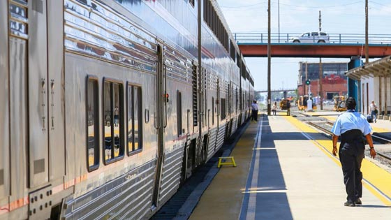 معجب ام متحرش؟.. رسالة حب الى الفتاة في الترام تثير المجتمع الاسباني  صورة رقم 2