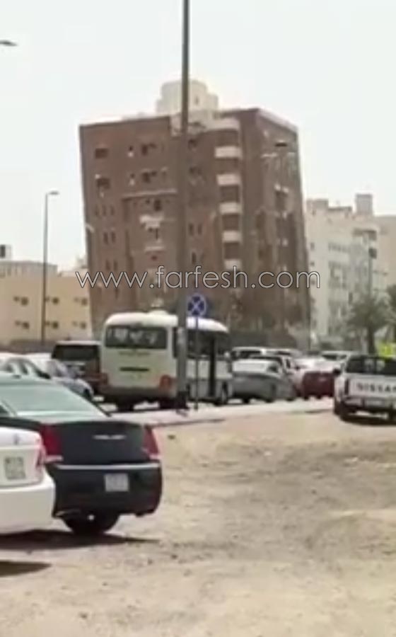  فيديو غريب.. تفجير وهدم بناية من 6 طوابق دون اغلاق الشارع المجاور! صورة رقم 2