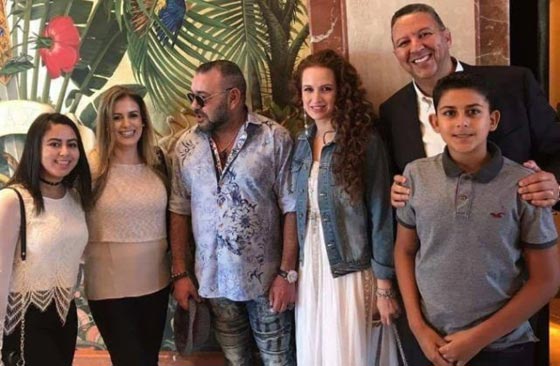  صور ملك المغرب واسرته بلباس البحر (المايوه) على شاطئ ميامي تثير ضجة صورة رقم 2