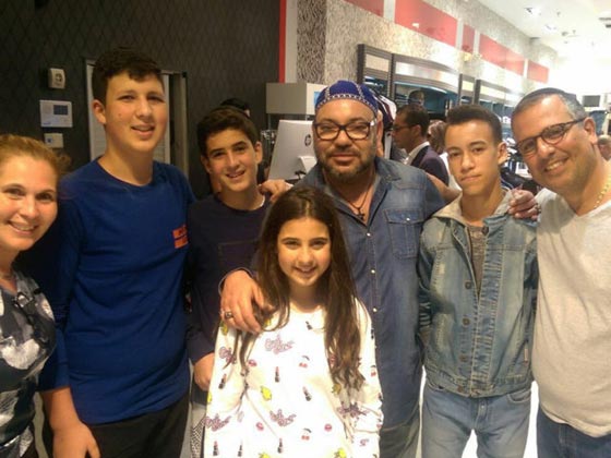  صور ملك المغرب واسرته بلباس البحر (المايوه) على شاطئ ميامي تثير ضجة صورة رقم 10