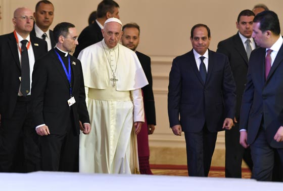 بدعوة من شيخ الأزهر.. بابا السلام يقيم قداسا  في مصر السلام  صورة رقم 3