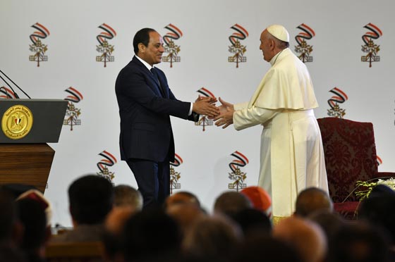 بدعوة من شيخ الأزهر.. بابا السلام يقيم قداسا  في مصر السلام  صورة رقم 6