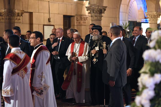 بدعوة من شيخ الأزهر.. بابا السلام يقيم قداسا  في مصر السلام  صورة رقم 12