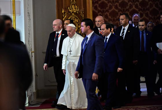 بدعوة من شيخ الأزهر.. بابا السلام يقيم قداسا  في مصر السلام  صورة رقم 13