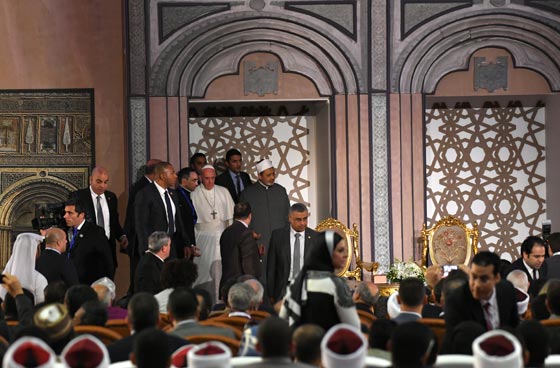 بدعوة من شيخ الأزهر.. بابا السلام يقيم قداسا  في مصر السلام  صورة رقم 16