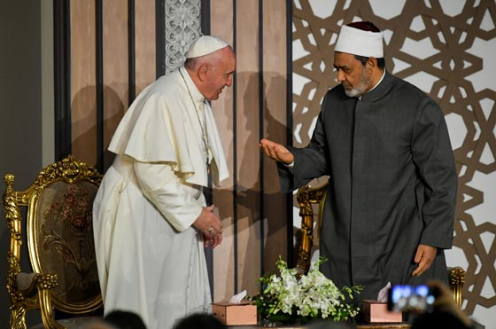 بدعوة من شيخ الأزهر.. بابا السلام يقيم قداسا  في مصر السلام  صورة رقم 17