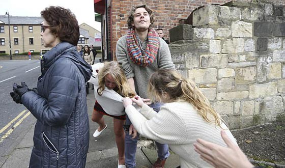  صور صادمة لمشاجرة نسائية دموية عنيفة في بريطانيا: لن تصدّق السبب! صورة رقم 5