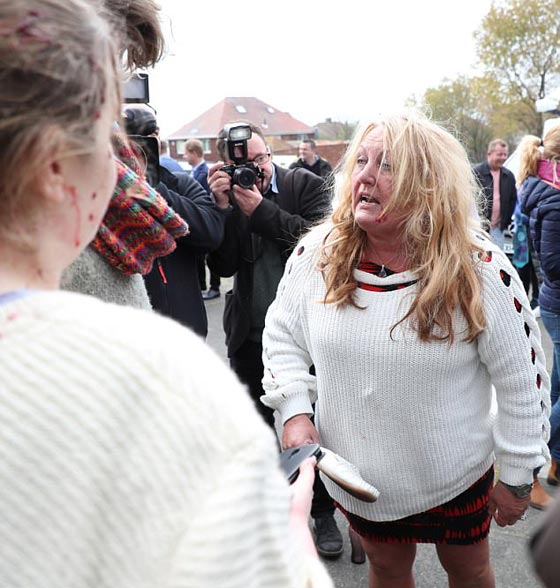  صور صادمة لمشاجرة نسائية دموية عنيفة في بريطانيا: لن تصدّق السبب! صورة رقم 11