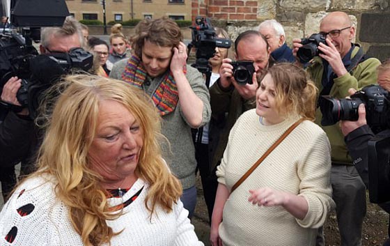  صور صادمة لمشاجرة نسائية دموية عنيفة في بريطانيا: لن تصدّق السبب! صورة رقم 14