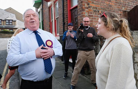  صور صادمة لمشاجرة نسائية دموية عنيفة في بريطانيا: لن تصدّق السبب! صورة رقم 16