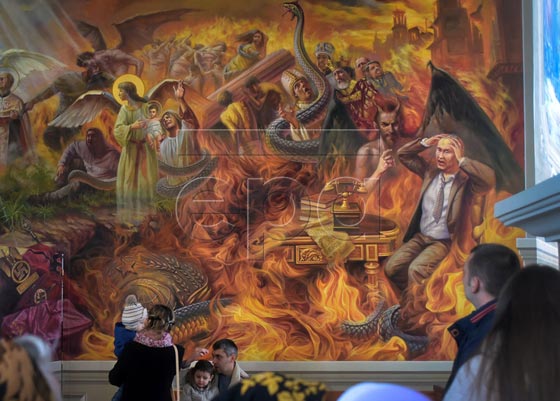 أوكرانيا: رسم في كنيسة يصور الرئيس الروسي بوتين يوم القيامة صورة رقم 2
