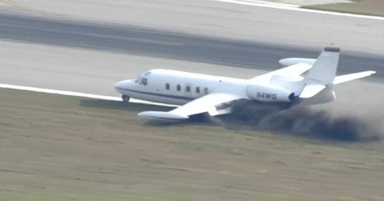 فلوريدا: هبوط اضطراري لطائرة دون عجلة.. فيديو صورة رقم 2