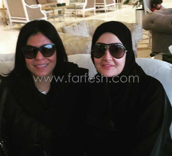 4 أخطاء وقعت فيها الفنانة غادة عبد الرازق أغضبت جمهورها خلال رحلة العمرة صورة رقم 5