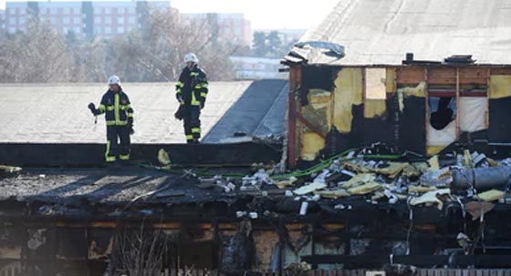 حريق مشبوه يحول مركزا اسلاميا ومسجدا في السويد الى كومة رماد صورة رقم 5