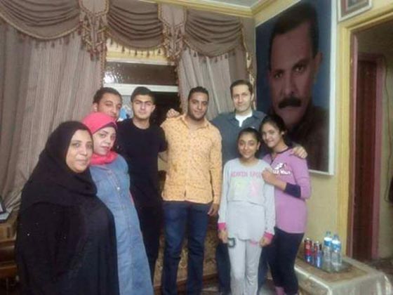  فيديو يظهر علاء حسني مبارك وهو يلعب الطاولة بمقهى شعبي! صورة رقم 2