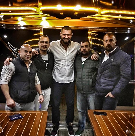 100 سيارة فارهة ترافق زعيم المافيا التركي الى سجنه في اسطنبول صورة رقم 5