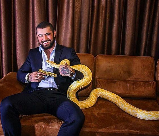 100 سيارة فارهة ترافق زعيم المافيا التركي الى سجنه في اسطنبول صورة رقم 6