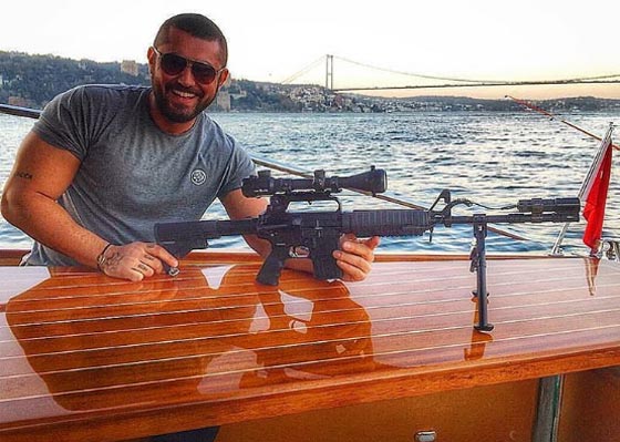 100 سيارة فارهة ترافق زعيم المافيا التركي الى سجنه في اسطنبول صورة رقم 10