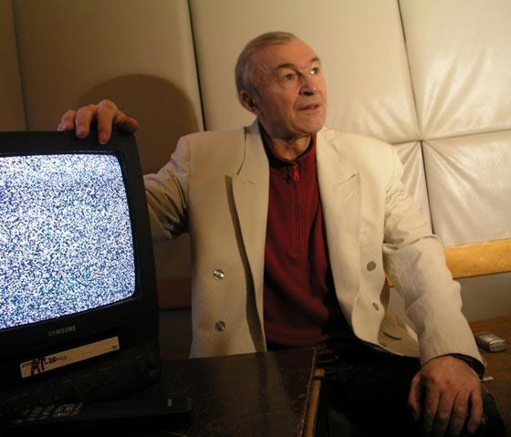 (علاج المثليين) في روسيا عن طريق الماء المقدس والتنويم المغناطيسي! صورة رقم 9