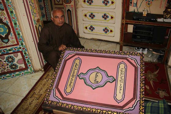 خطاط مصري يكتب اطول مصحف مزخرف في العالم ويدخل موسوعة جينيس صورة رقم 2