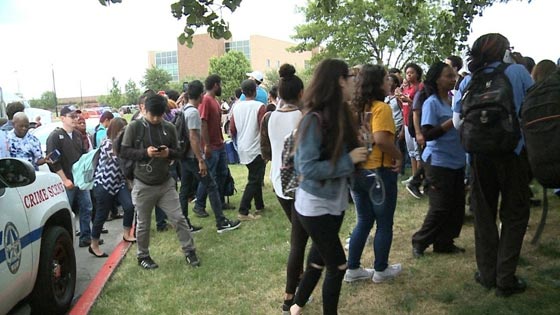 صور وفيديو: فشل علاقة عاطفية وراء اطلاق النار والانتحار في جامعة تكساس  صورة رقم 9