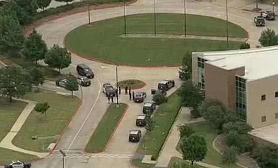 صور وفيديو: فشل علاقة عاطفية وراء اطلاق النار والانتحار في جامعة تكساس  صورة رقم 14