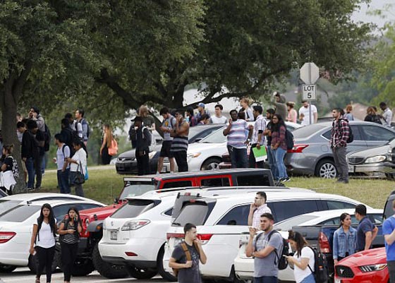 صور وفيديو: فشل علاقة عاطفية وراء اطلاق النار والانتحار في جامعة تكساس  صورة رقم 13