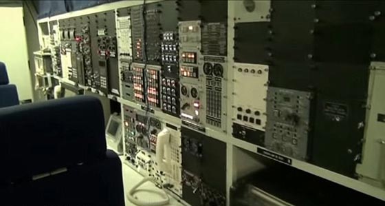 شاهدوا يوم القيامة طائرة تحصن الرئيس الأمريكي من الحرب النووية والنيازك صورة رقم 7