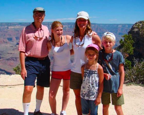 اغنى رجل في العالم يمنع الهاتف عن اطفاله دون 14 وساعته بـ10 دولارات صورة رقم 1