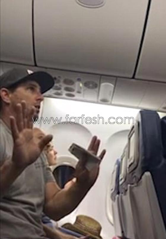 فيديو مروع.. طاقم الطائرة يهدد عائلة بفقد اطفالها ما لم تخلي مكانا لراكب صورة رقم 2