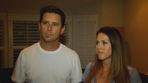 فيديو مروع.. طاقم الطائرة يهدد عائلة بفقد اطفالها ما لم تخلي مكانا لراكب صورة رقم 9