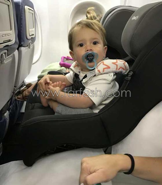 فيديو مروع.. طاقم الطائرة يهدد عائلة بفقد اطفالها ما لم تخلي مكانا لراكب صورة رقم 7