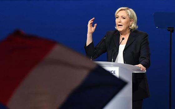  قبل ساعات من الانتخابات الفرنسية.. قرصنة ماكرون ورشق لوبان بالبيض صورة رقم 2