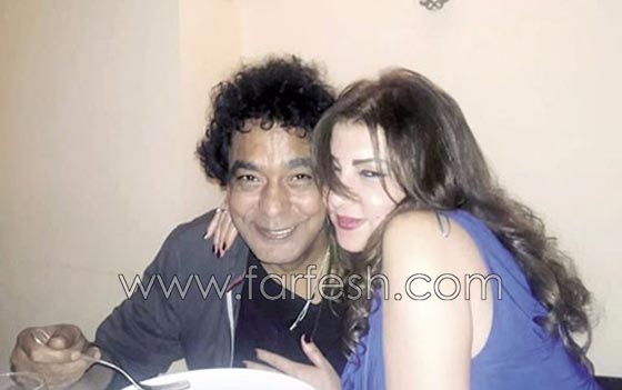  صور حميمية للكينج محمد منير مع أرملة فنان مصري تثير الشكوك   صورة رقم 3