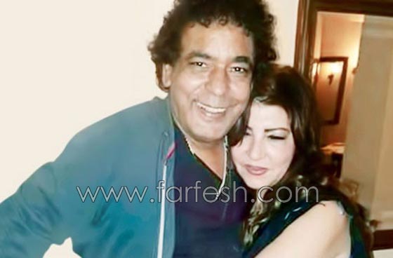  صور حميمية للكينج محمد منير مع أرملة فنان مصري تثير الشكوك   صورة رقم 2