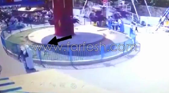 طفلة فلسطينية تسقط من لعبة ملاهي على معلمتين وتنجو باعجوبة.. فيديو صورة رقم 5