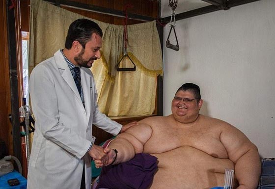  على خطى ايمان المصرية.. اسمن رجل في العالم يبدأ رحلة إنقاص الوزن صورة رقم 2