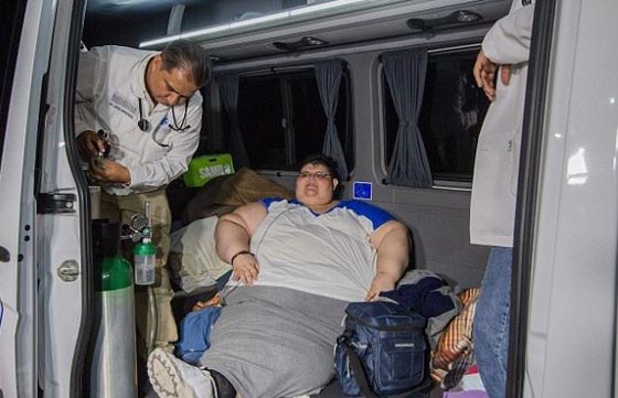  على خطى ايمان المصرية.. اسمن رجل في العالم يبدأ رحلة إنقاص الوزن صورة رقم 3